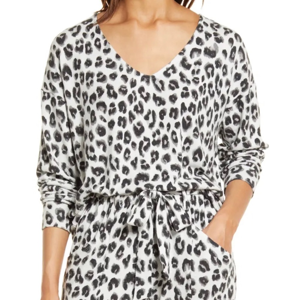NWT Gibsonlook V Neck Snow Leopard Print Fleece Top - Gary & Black - Size S